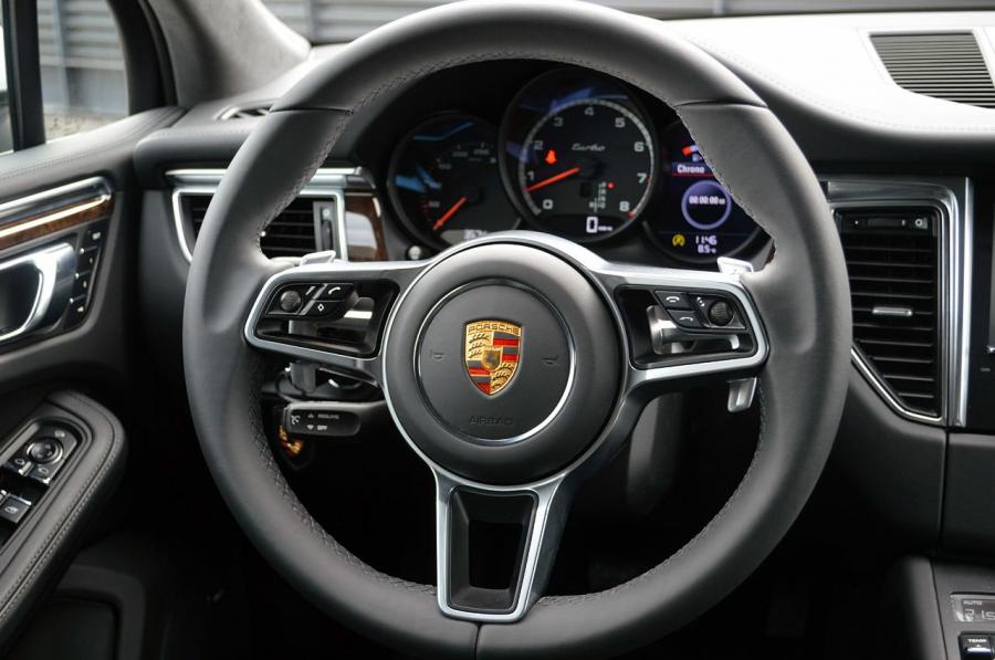  Porsche Macan Turbo 2015 года  (фото 24 из 84)